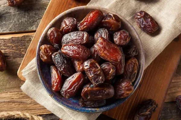 قیمت خرید خرما پیارم بوشهر + خواص، معایب و مزایا
