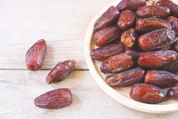 قیمت خرید خرما پیارم بوشهر + خواص، معایب و مزایا